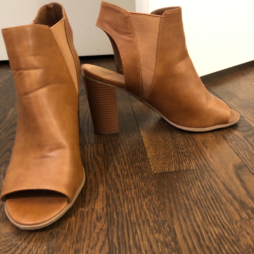 Size 10 tan Aldo summer sandals, great condition